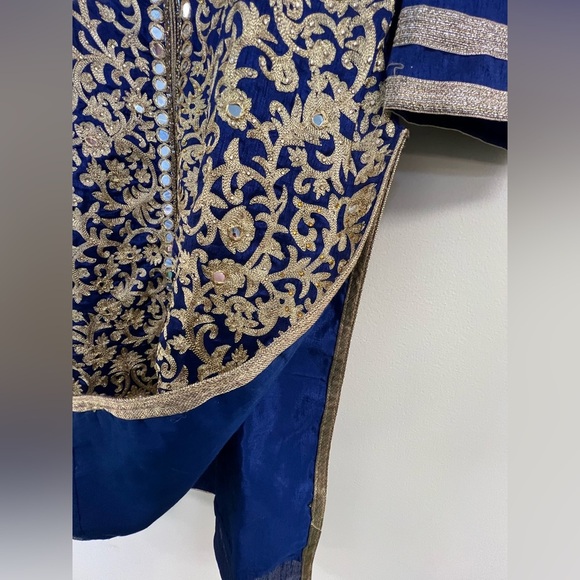 Elegant Blue and Gold Embroidered Jacket - Picture 5 of 9